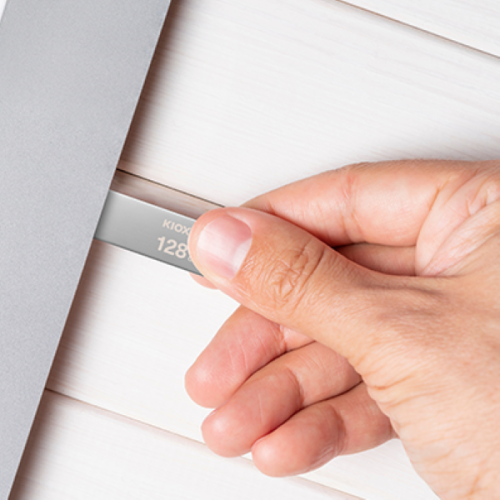 USB-флешка KIOXIA U366 LU366S128GG4 128GB USB 3.2 200МБ/с Metal