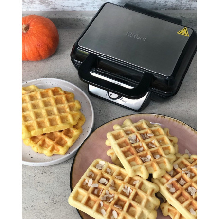 Вафельница Kitfort KT-1620 серебристый/черный