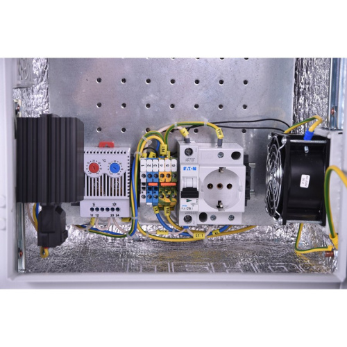 Шкаф серверный ЦМО Эконом (ШТВ-НЭ-5.5.25-3ААА-Т2) 9U 500x250мм пер.дв.стал.лист задн.дв.спл.стал.лист несъемные серый 220мм 17кг 500мм IP66