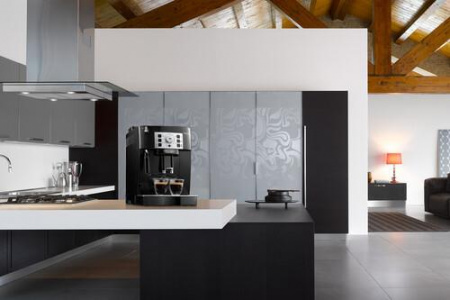 Кофемашина автоматическая DeLonghi ECAM 22.110.B черный